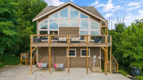 622 Wiley Oakley Dr, Gatlinburg, TN 37738