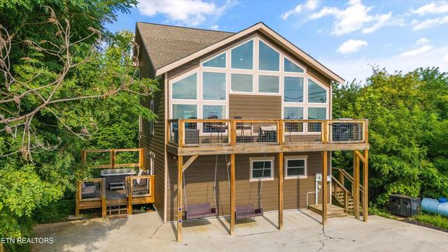 622 Wiley Oakley Dr, Gatlinburg, TN 37738