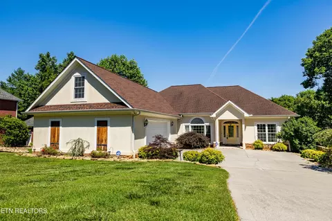 210 Indian Shadows Dr, Maryville, TN 37801