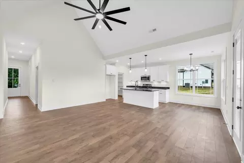 Living - 1521 Smartt Station Rd, Morrison, TN 37357 photo 3 of 4