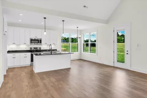 Living - 1521 Smartt Station Rd, Morrison, TN 37357 photo 1 of 4