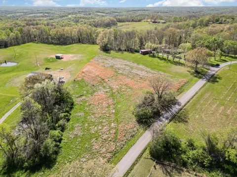 3 Batson Ml, Charlotte, TN 37036