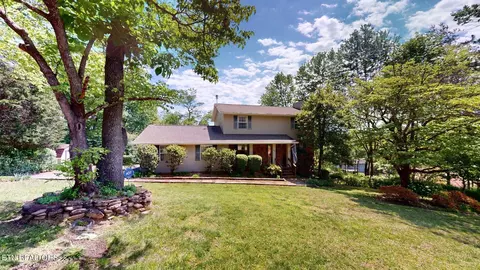 205 Vintage Ln, Clinton, TN 37716