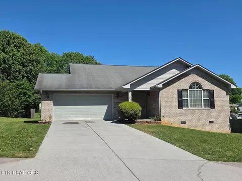 1012 Willow Creek Cir, Maryville, TN 37804