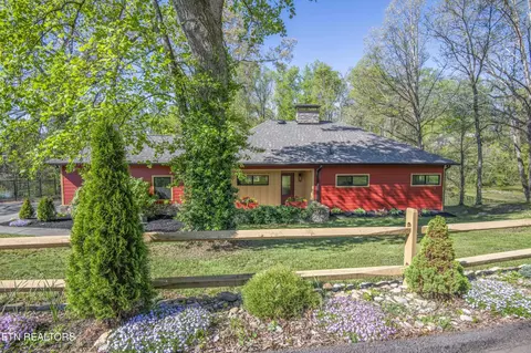 715 Lake Forest Dr, Knoxville, TN 37920