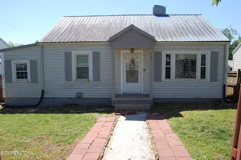 621 Ferry St, Loudon, TN 37774