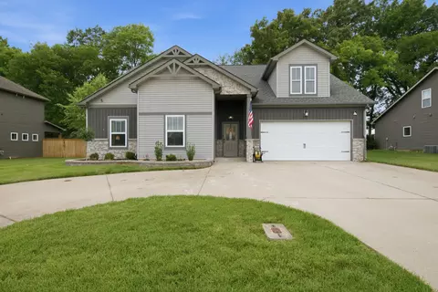 1024 Michaela Cir, Clarksville, TN 37043
