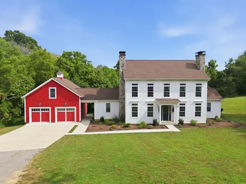 597 Cummings Ln, Cottontown, TN 37048