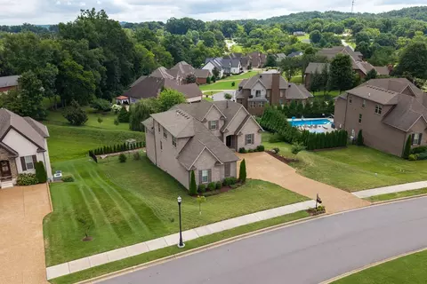 1110 Luxborough Dr, Hendersonville, TN 37075