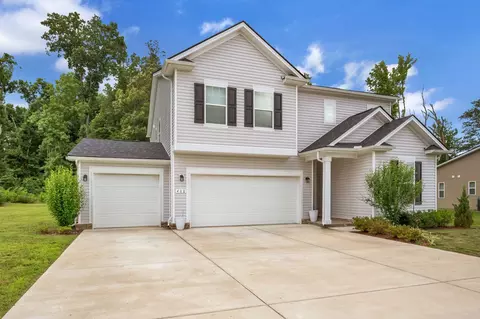 Exterior - 400 Hickory Pointe Dr, Dickson, TN 37055 photo 2 of 6