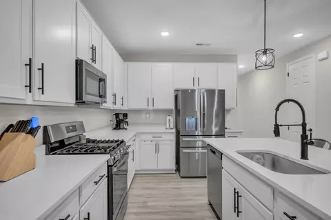 Kitchen - 400 Hickory Pointe Dr, Dickson, TN 37055 photo 6 of 7