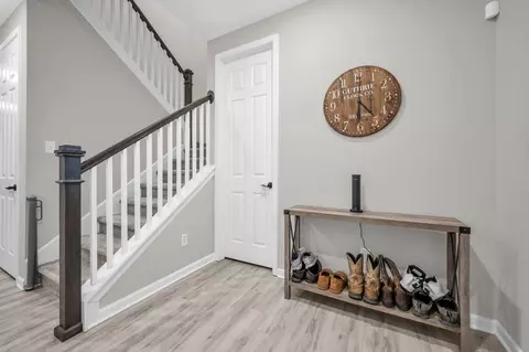 Entry Way - 400 Hickory Pointe Dr, Dickson, TN 37055 photo 2 of 6