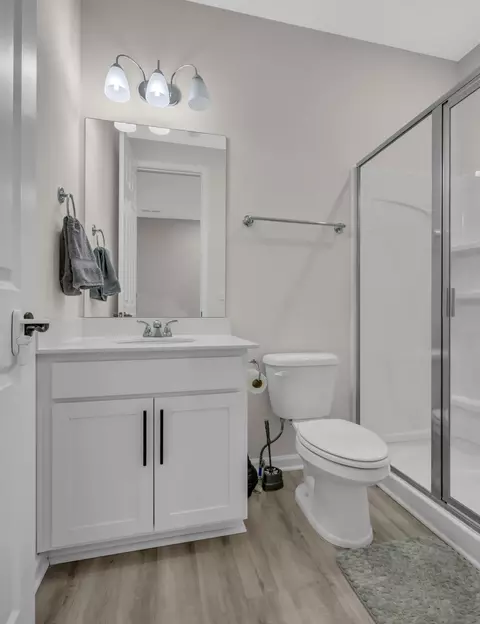 Bath - 400 Hickory Pointe Dr, Dickson, TN 37055 photo 1 of 4