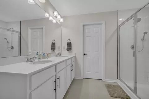 Bath - 400 Hickory Pointe Dr, Dickson, TN 37055 photo 2 of 4
