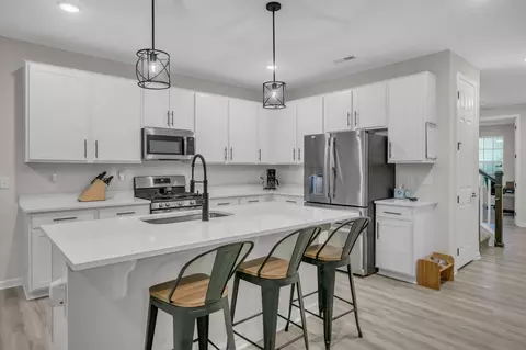 Kitchen - 400 Hickory Pointe Dr, Dickson, TN 37055 photo 2 of 7