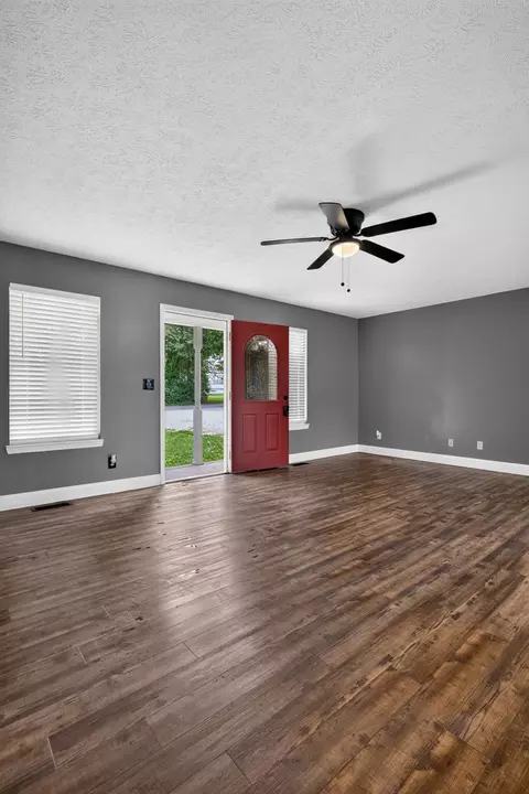 Living - 109 Brown Rd, Morrison, TN 37357 photo 3 of 5