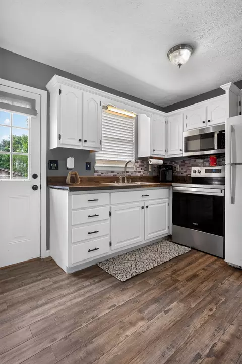 Kitchen - 109 Brown Rd, Morrison, TN 37357 photo 2 of 2