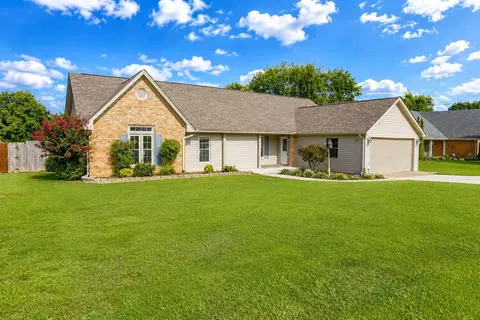 215 Oakview Cir, Killen, AL 35645