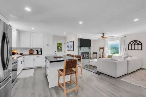 Kitchen - 425 E Piney Rd, Dickson, TN 37055 photo 3 of 6