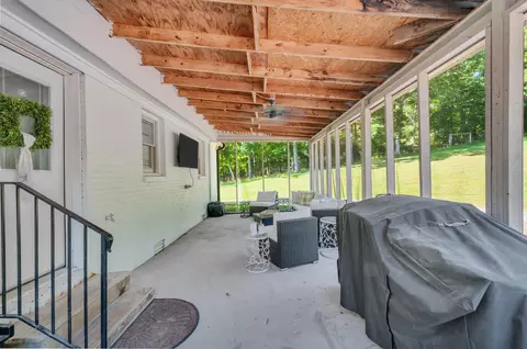Exterior - 425 E Piney Rd, Dickson, TN 37055 photo 5 of 8