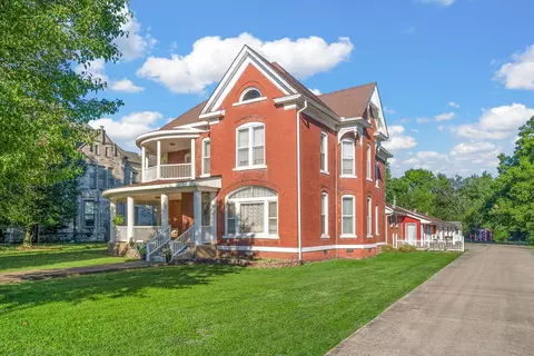 112 E Park St, Guthrie, KY 42234