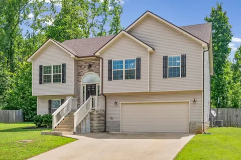 1672 Putnum Dr, Clarksville, TN 37042