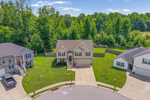 1672 Putnum Dr, Clarksville, TN 37042
