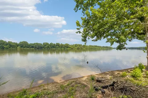 194 Lakeshore Cir, Bumpus Mills, TN 37028