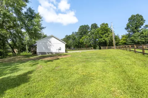 Exterior - 1505 E Piney Rd, Dickson, TN 37055 photo 14 of 17