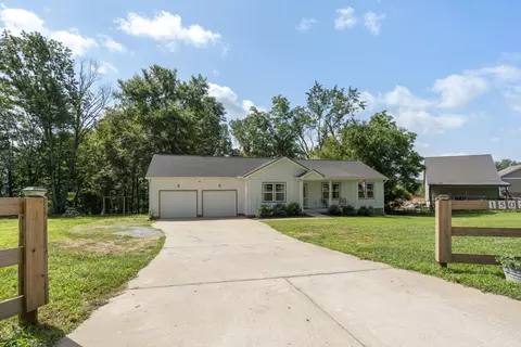 Exterior - 1505 E Piney Rd, Dickson, TN 37055 photo 5 of 17