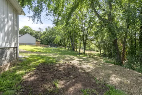 Exterior - 1505 E Piney Rd, Dickson, TN 37055 photo 13 of 17