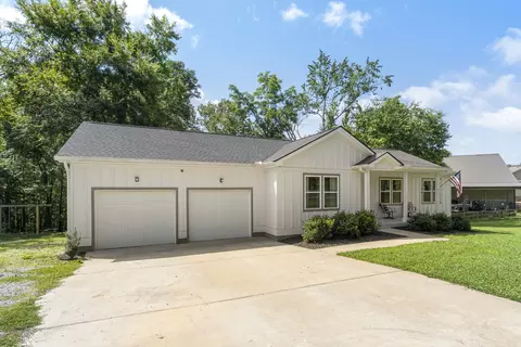 Exterior - 1505 E Piney Rd, Dickson, TN 37055 photo 4 of 17