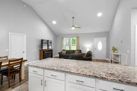 Entry Way - 1505 E Piney Rd, Dickson, TN 37055 photo 5 of 8