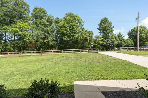 Exterior - 1505 E Piney Rd, Dickson, TN 37055 photo 6 of 17