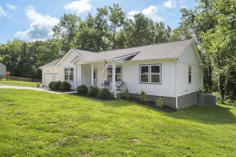Exterior - 1505 E Piney Rd, Dickson, TN 37055 photo 2 of 17