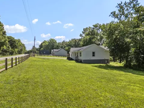 Exterior - 1505 E Piney Rd, Dickson, TN 37055 photo 16 of 17
