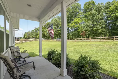 Exterior - 1505 E Piney Rd, Dickson, TN 37055 photo 3 of 17