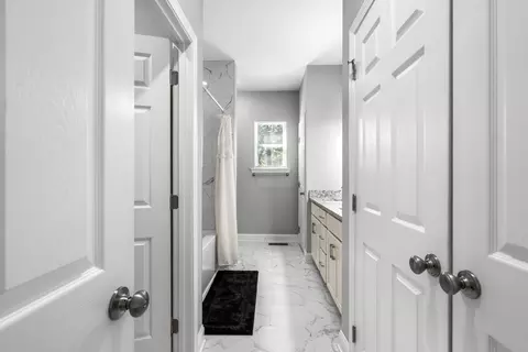 Entry Way - 1505 E Piney Rd, Dickson, TN 37055 photo 6 of 8