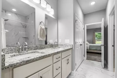 Bath - 1505 E Piney Rd, Dickson, TN 37055 photo 1 of 3