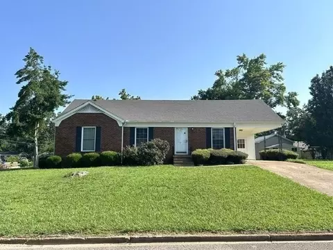 15 Pine St, Savannah, TN 38372