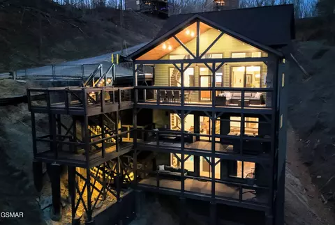 309 Pinnacle Dr, Gatlinburg, TN 37738