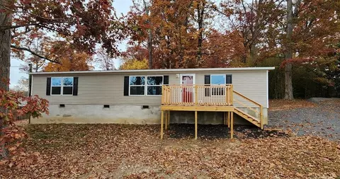 526 Green Hill Rd, Dandridge, TN 37725