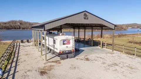 2571 Hardin Bottom River Rd, Clifton, TN 38425