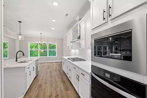 Kitchen - 9816 Mayfly Rd, Ooltewah, TN 37363 photo 3 of 7