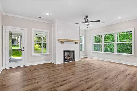 Living - 9816 Mayfly Rd, Ooltewah, TN 37363 photo 1 of 2