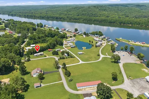 869 Riverview Dr, Decaturville, TN 38329
