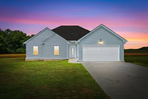 103 Red Bird Ave, Adairville, KY 42202