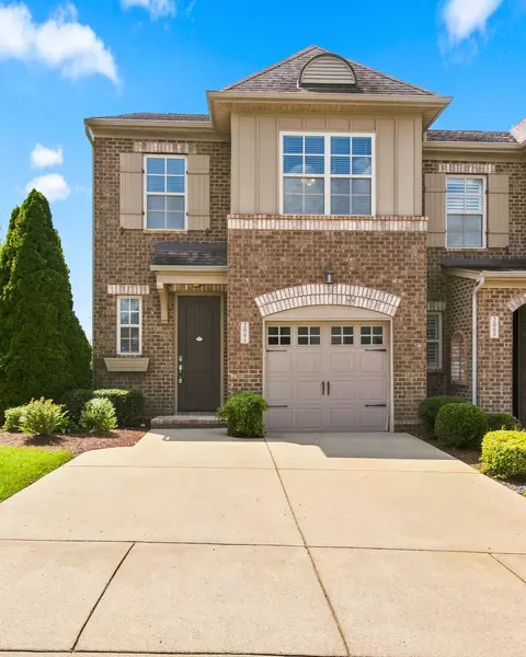 2065 Newark Ln, Thompsons Station, TN 37179