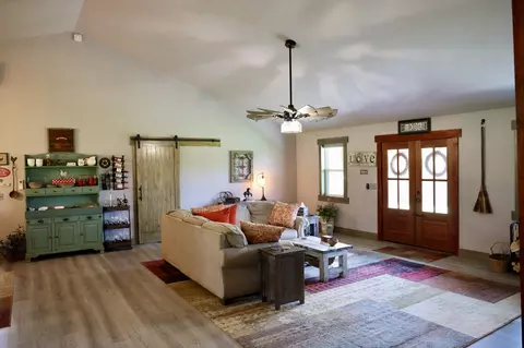 Entry Way - 354 Dyer Ridge Rd, Baxter, TN 38544 photo 2 of 4