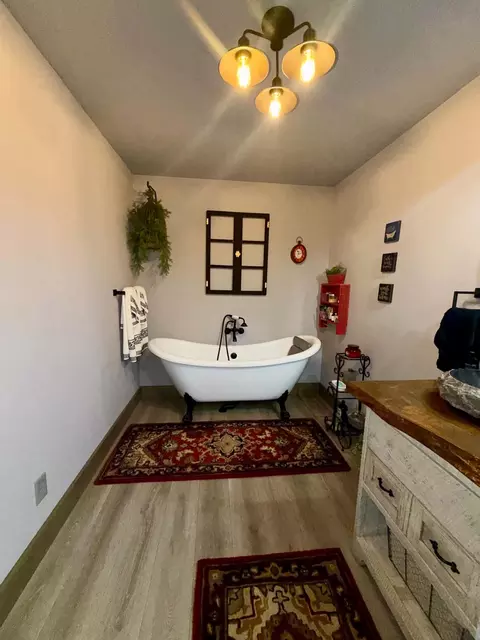 Bath - 354 Dyer Ridge Rd, Baxter, TN 38544 photo 13 of 13